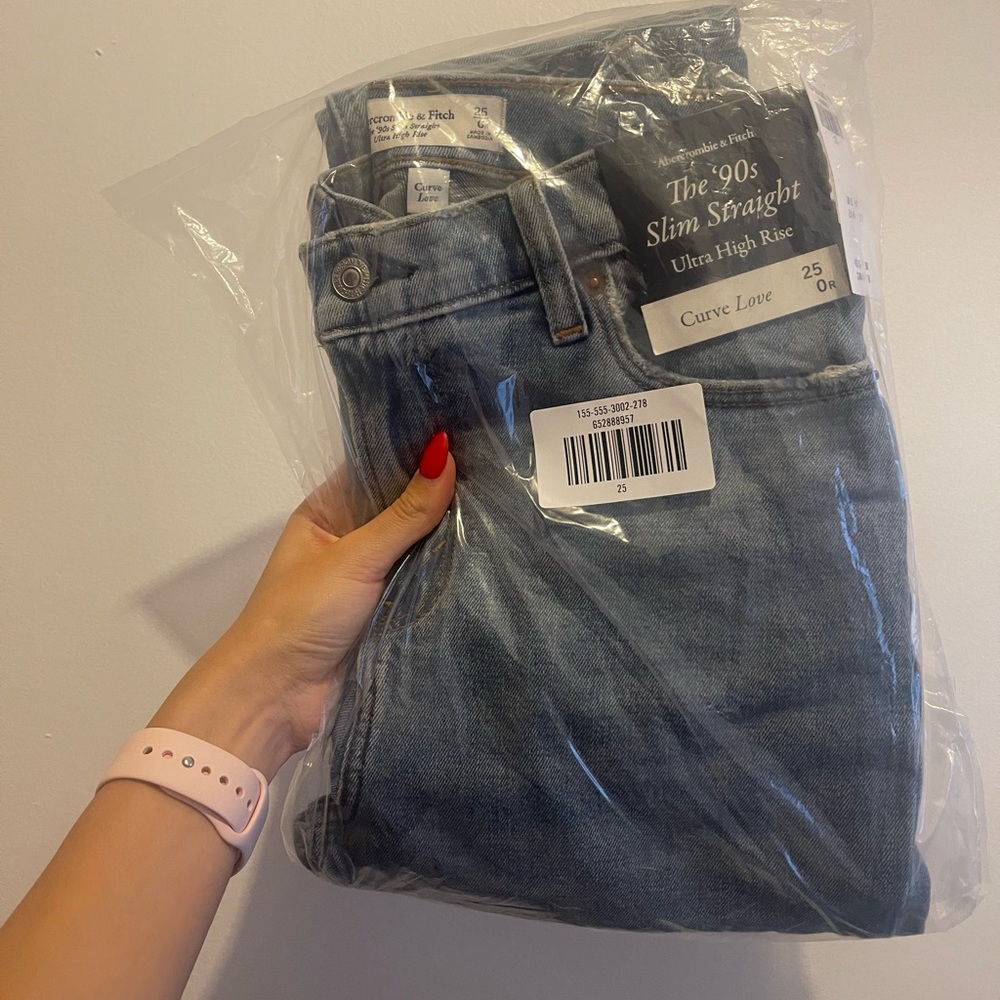 NWT Abercrombie & Fitch Curve Love Ultra High Rise 90s Slim Straight Jean